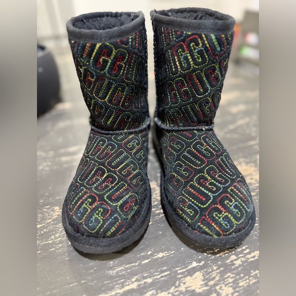 UGG Kids Boots in Black with Multicolor Logo